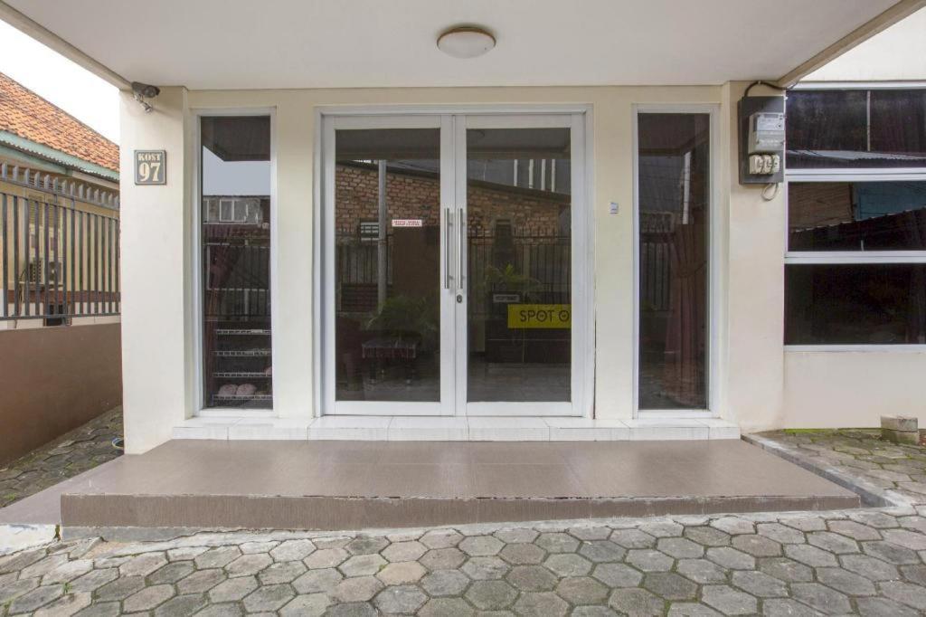 Reddoorz Syariah Near Transmart Mall Palembang Esterno foto